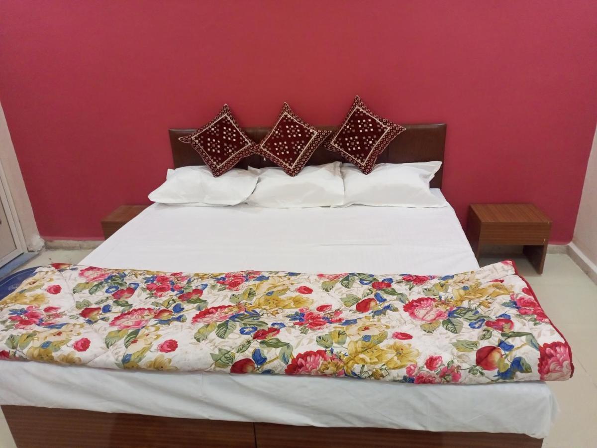 우자인 Aashirwad Residency B&B 외부 사진