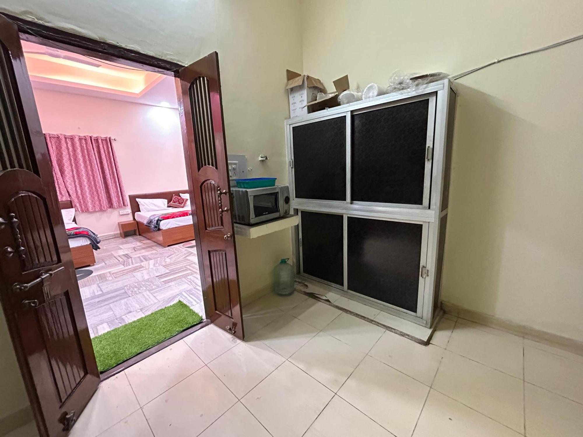 우자인 Aashirwad Residency B&B 외부 사진