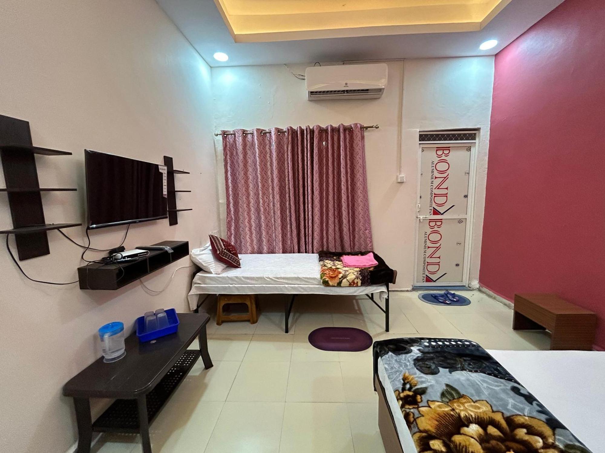 우자인 Aashirwad Residency B&B 외부 사진