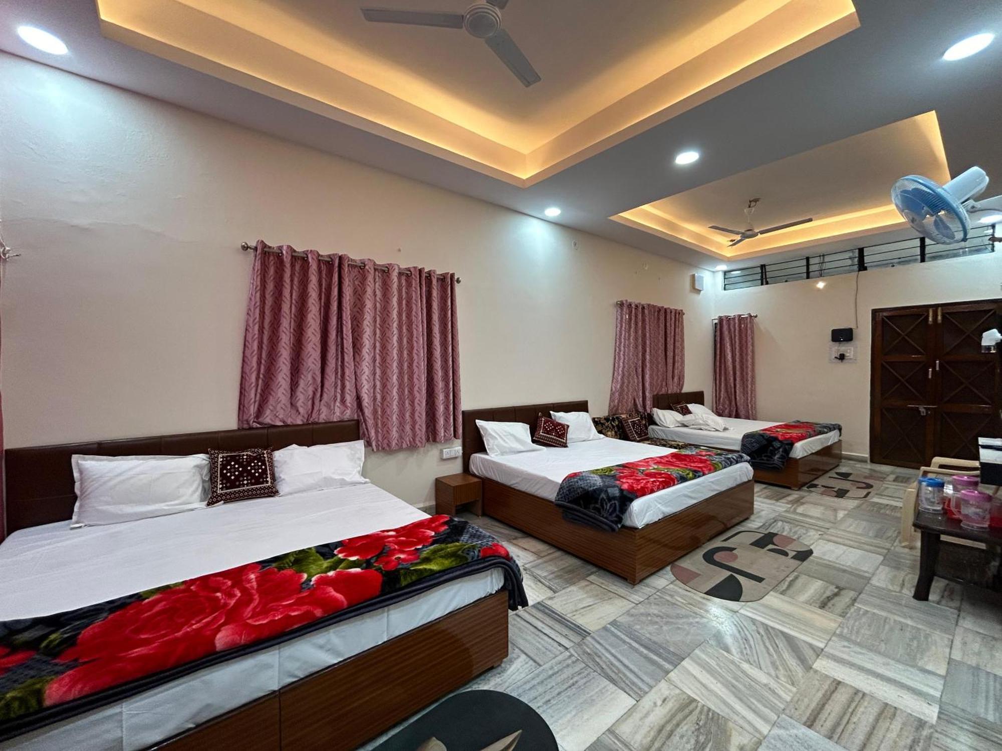 우자인 Aashirwad Residency B&B 외부 사진