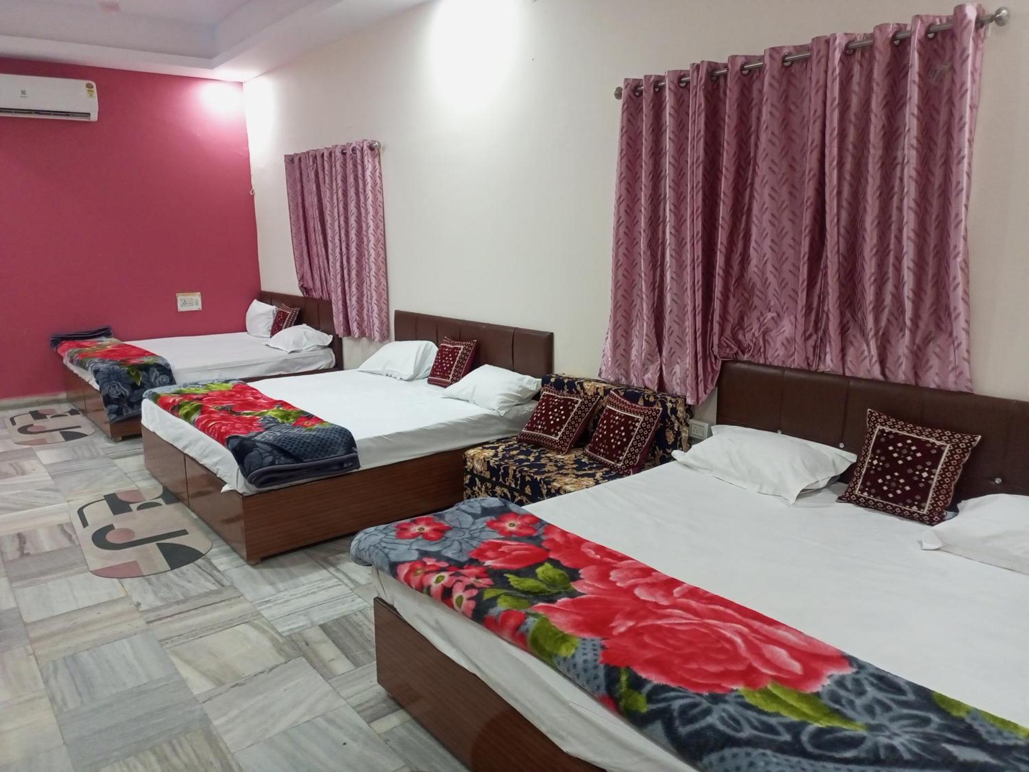 우자인 Aashirwad Residency B&B 외부 사진