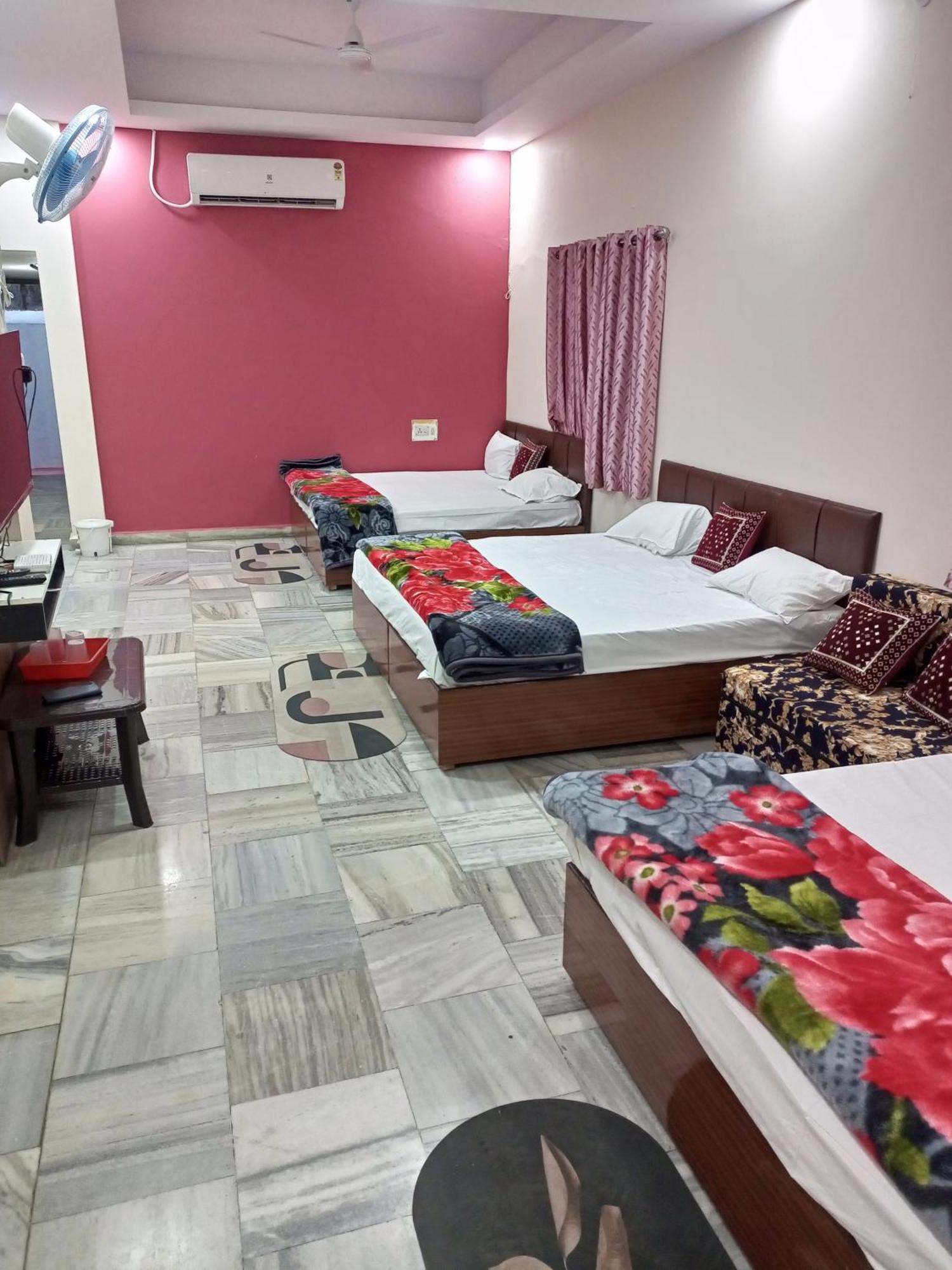 우자인 Aashirwad Residency B&B 외부 사진