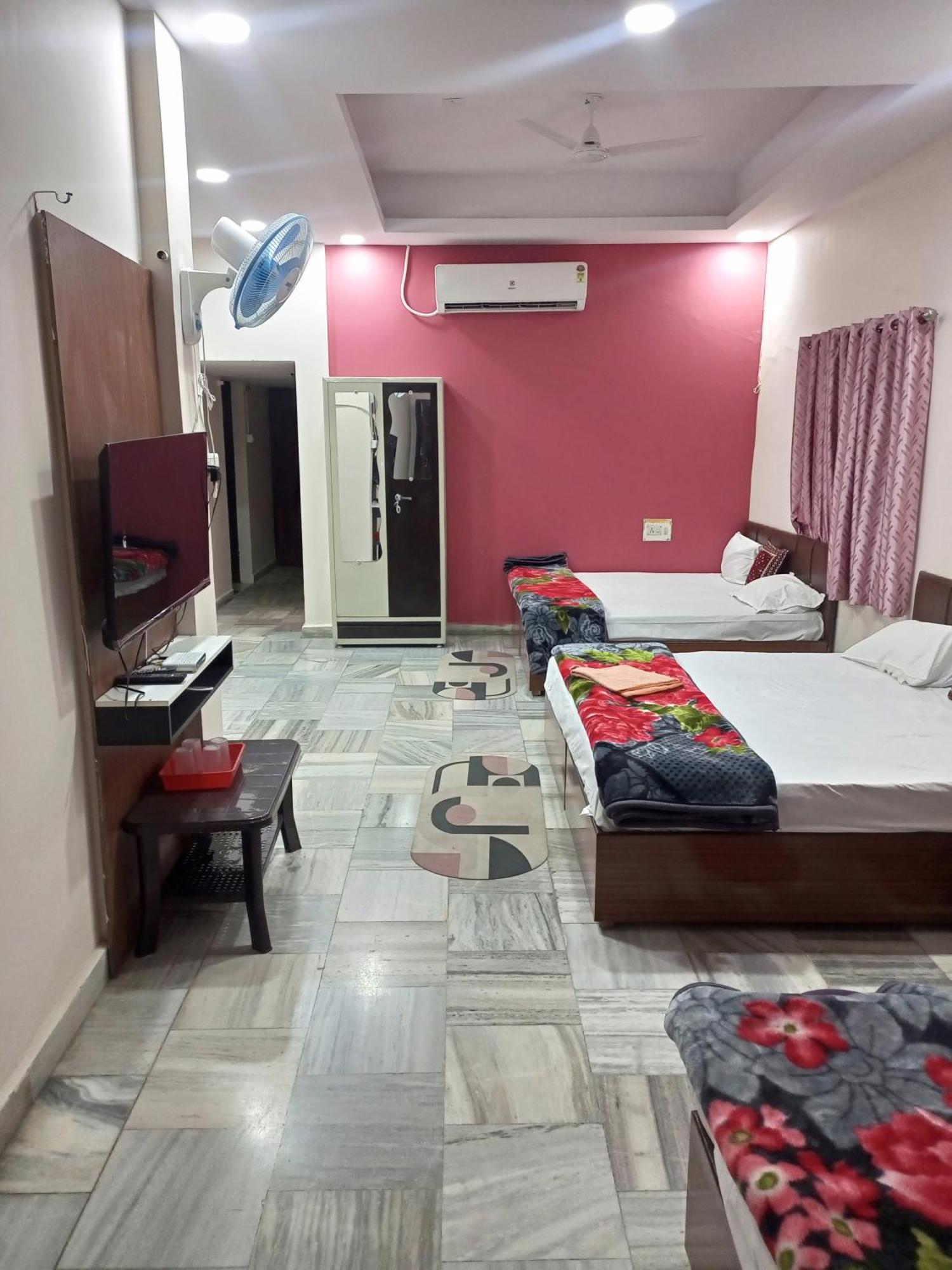 우자인 Aashirwad Residency B&B 외부 사진